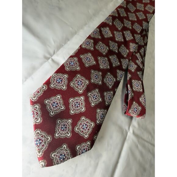 Vintage Adams Rowe Men’s Necktie, Red With Geometric Print - Picture 3 of 3